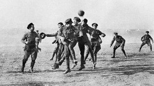 Χριστούγεννα 1914 : Το ποδόσφαιρο της ανακωχής
