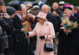 Η Βασίλισσα Ελισάβετ επιστρέφει στο Λονδίνο