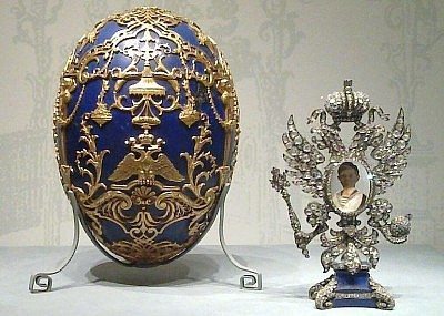 Tsarevich_Fabergé_egg_and_surprise