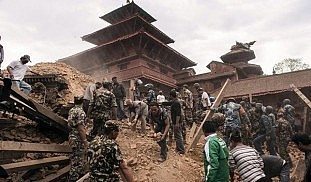 Η βασίλισσα Ελισάβετ δηλώνει σοκαρισμένη από τον σεισμό στο Νεπάλ