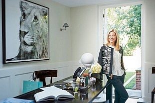 Η Μαρί Σαντάλ στα εγκαίνια της γκαλερί έργων τέχνης που φέρει το όνομα της μητέρας της