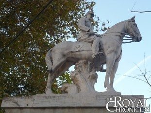 Ο έφιππος ανδριάντας του βασιλιά Κωνσταντίνου Α′ στην Θεσσαλονίκη