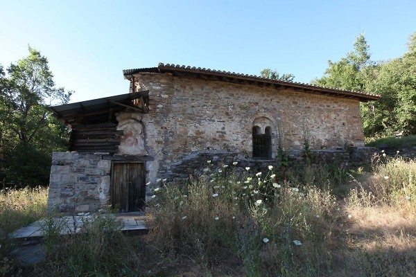 Το εγκαταλελειμμένο πρώην Βασιλικό Κτήμα στο Πολυδένδρι Λάρισας
