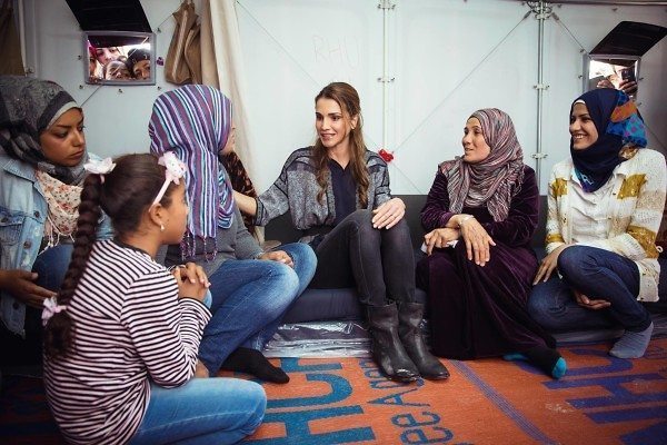 Η επίσκεψη της βασίλισσας Ράνιας στους πρόσφυγες της Μυτιλήνης