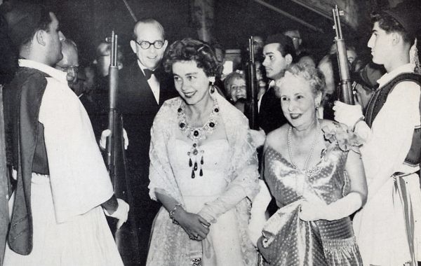 Jean Dessès: Ο "πρίγκιπας" της υψηλής ραπτικής που δημιουργούσε τα φορέματα της βασίλισσας Φρειδερίκης