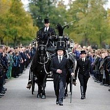 Ο πρίγκιπας Παύλος και η Μαρί Σαντάλ στην κηδεία του Δούκα του Μάρλμπορο