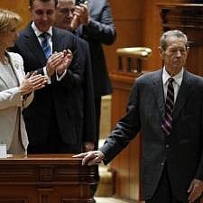 Δημοψήφισμα για τη Μοναρχία υπόσχεται ο προεδρικός υποψήφιος και σημερινός πρωθυπουργός της Ρουμανίας Βίκτορ Πόντα