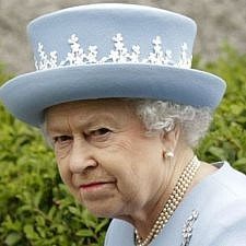 H Βασίλισσα Ελισάβετ στέλνει το πρώτο βασιλικό tweet