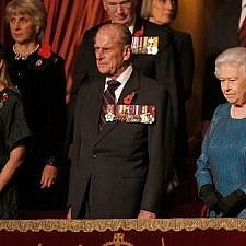 H Βρετανική βασιλική οικογένεια τιμά τους νεκρούς του Α’ Παγκοσμίου Πολέμου