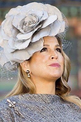 king-willem-alexander_queen-maxima_chanel_christian-louboutin--h=500