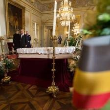 Η βασιλική οικογένεια του Βελγίου αποχαιρετά τη βασίλισσα Φαμπιόλα [φωτό]