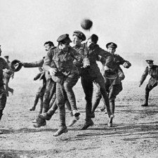 Χριστούγεννα 1914 : Το ποδόσφαιρο της ανακωχής