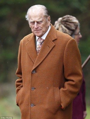 253E3C6800000578-2935242-Prince_Philip_seemed_to_be_wearing_a_tie_with_a_playful_book_she-m-21_1422804234295