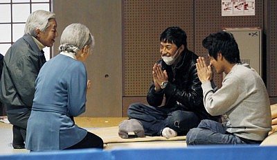 Image: Japanese Emperor Akihito (L) and Empress