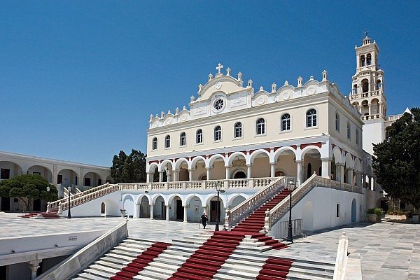 1280px-Tinos_panagia_evangelistria_200707_04