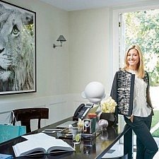 Η Μαρί Σαντάλ στα εγκαίνια της γκαλερί έργων τέχνης που φέρει το όνομα της μητέρας της