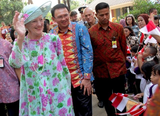 Danish Queen Margrethe (L), accompanied by Jakarta's Governor Basuki Tjahaja Purnama (C), waves to children during a ceremony to inaugurate a children's park in Jakarta, October 22, 2015. Danish Queen Margrethe and Prince Consort Henrik will visit Surabaya and Yogyakarta during their three day visit in Indonesia. REUTERS/Adi Weda/Pool
