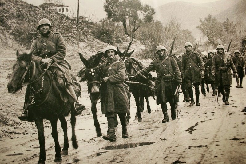 ΕΠΟΣ ΤΟΥ 1940 ΤΙΜΗ ΚΑΟ ΔΟΞΑ ΣΤΟΥΣ ΝΕΚΡΟΥΣ ΜΑΣ