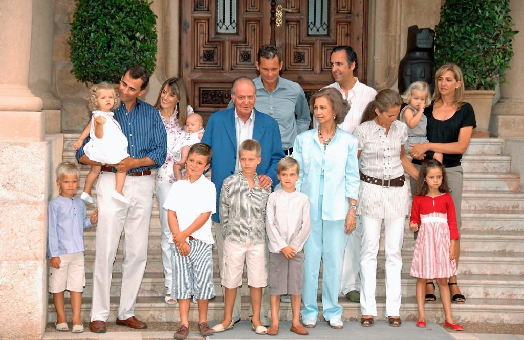 Spanish-royal-family-scandal-family-portrait-tcx1113