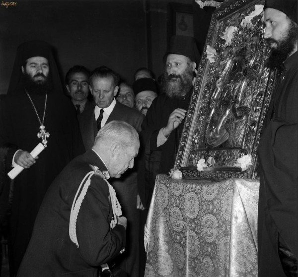 «Κυριακή της Ορθοδοξίας» στο Ιερό Παρεκκλήσιο των Βασιλικών Ανακτόρων Τατοΐου (VIDEO Αρχείο  -  1967)