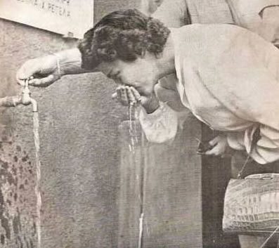 queen_frederica_drinking_water