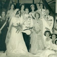 Πρωτοσέλιδα περιοδικών από τους βασιλικούς γάμους Κωνσταντίνου – Άννας Μαρίας